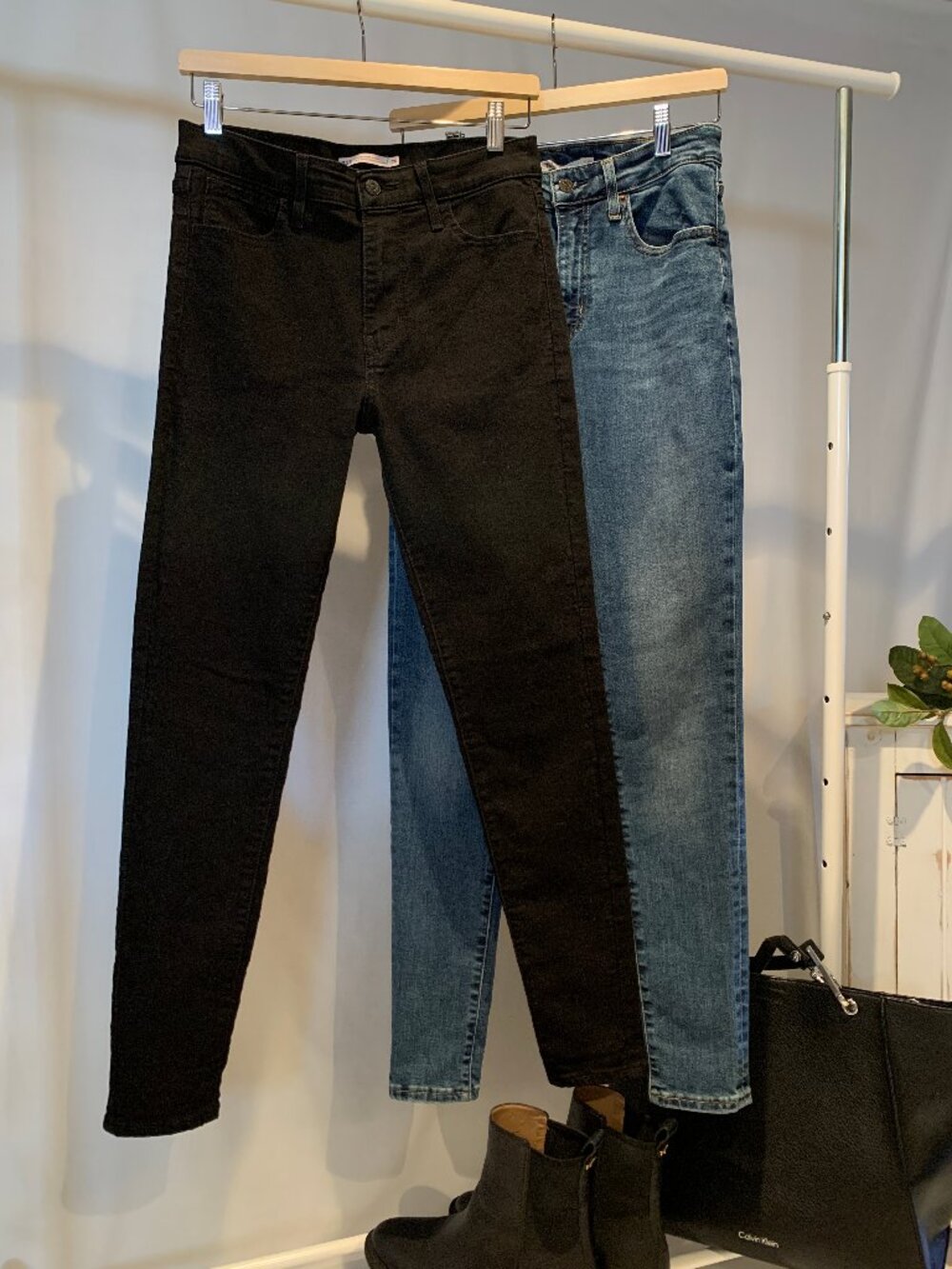 Combo Levi's Skinny Jeans Medium Blue Wash and Black